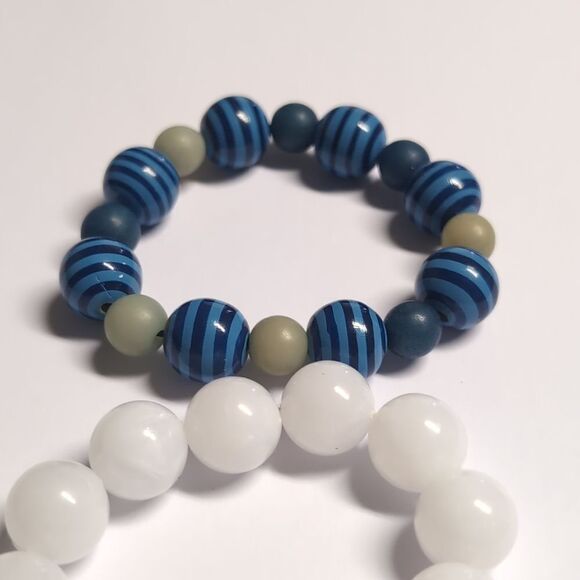 Set of 2 White and Blue Beaded Stretch Bracelets‎ - Picture 4 of 4